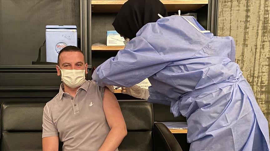 Bir ilk! Alışveriş merkezi yerinde aşı uygulaması