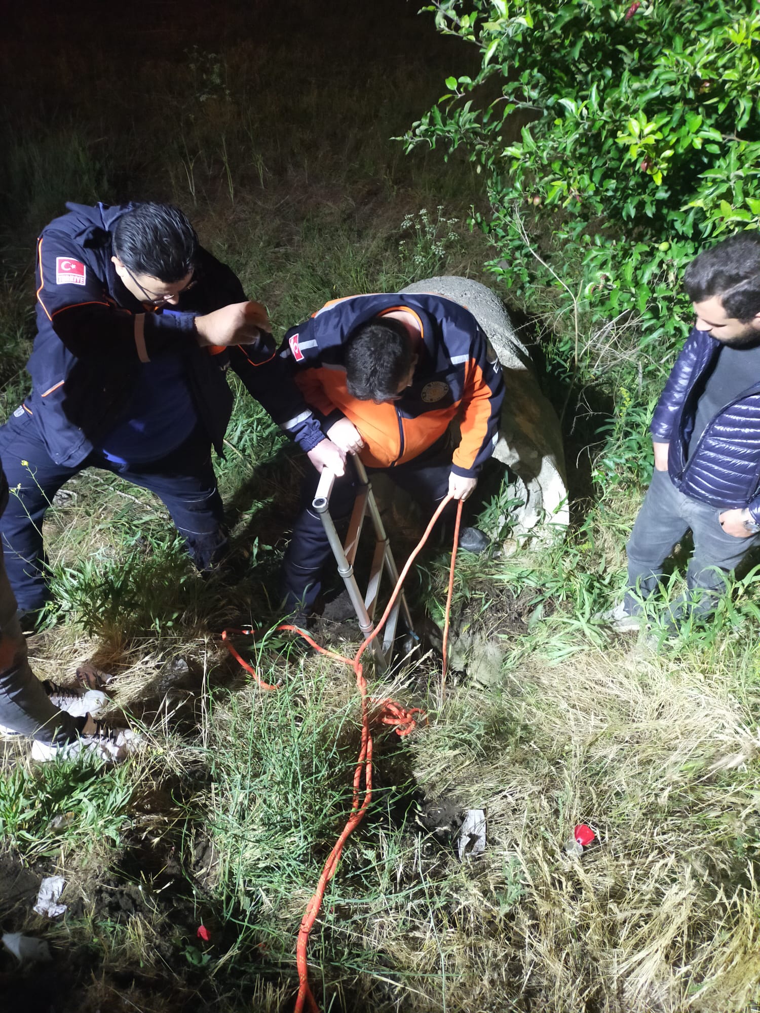 Yürekleri ısıtan kurtarma operasyonu! Kuyuda çaresizce kurtarılmayı beklediler! Kaplumbağa ve koyunların yardımına AFAD koştu