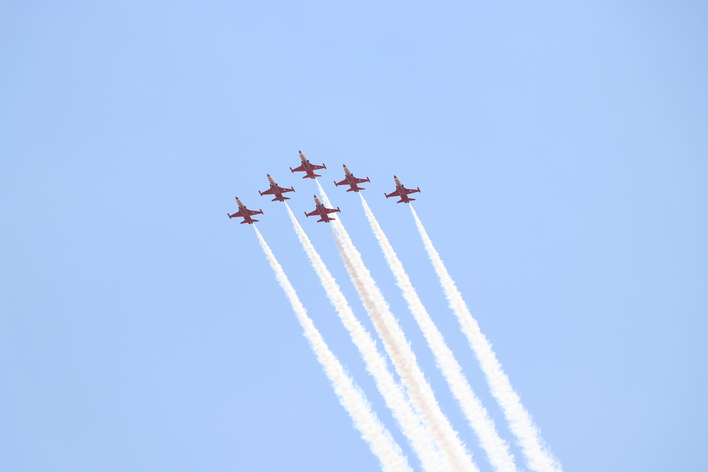 Türk Yıldızlarından nefes kesen gösteri! Niğde semalarını inlettiler