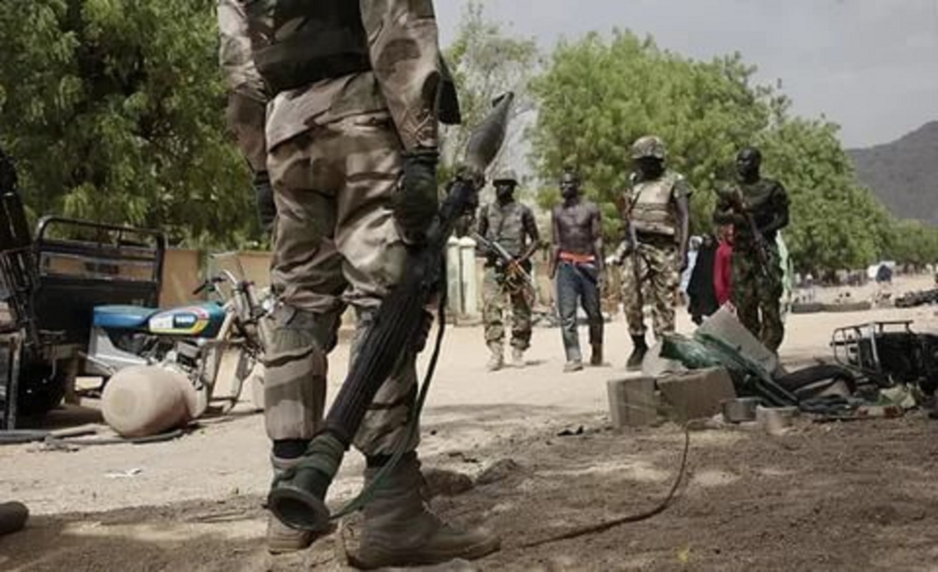 Nijeryada kız kolejine korkunç terör saldırısı: 4 öğretmen, 2 polis öldü, onlarca öğrenci kaçırıldı