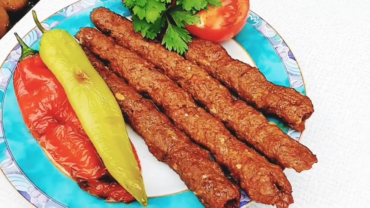 Adana'da aşı karşıtlarıyla mücadele için kesin çözüm: İlk dozu yaptıran bin kişiye kebap ikramı! 