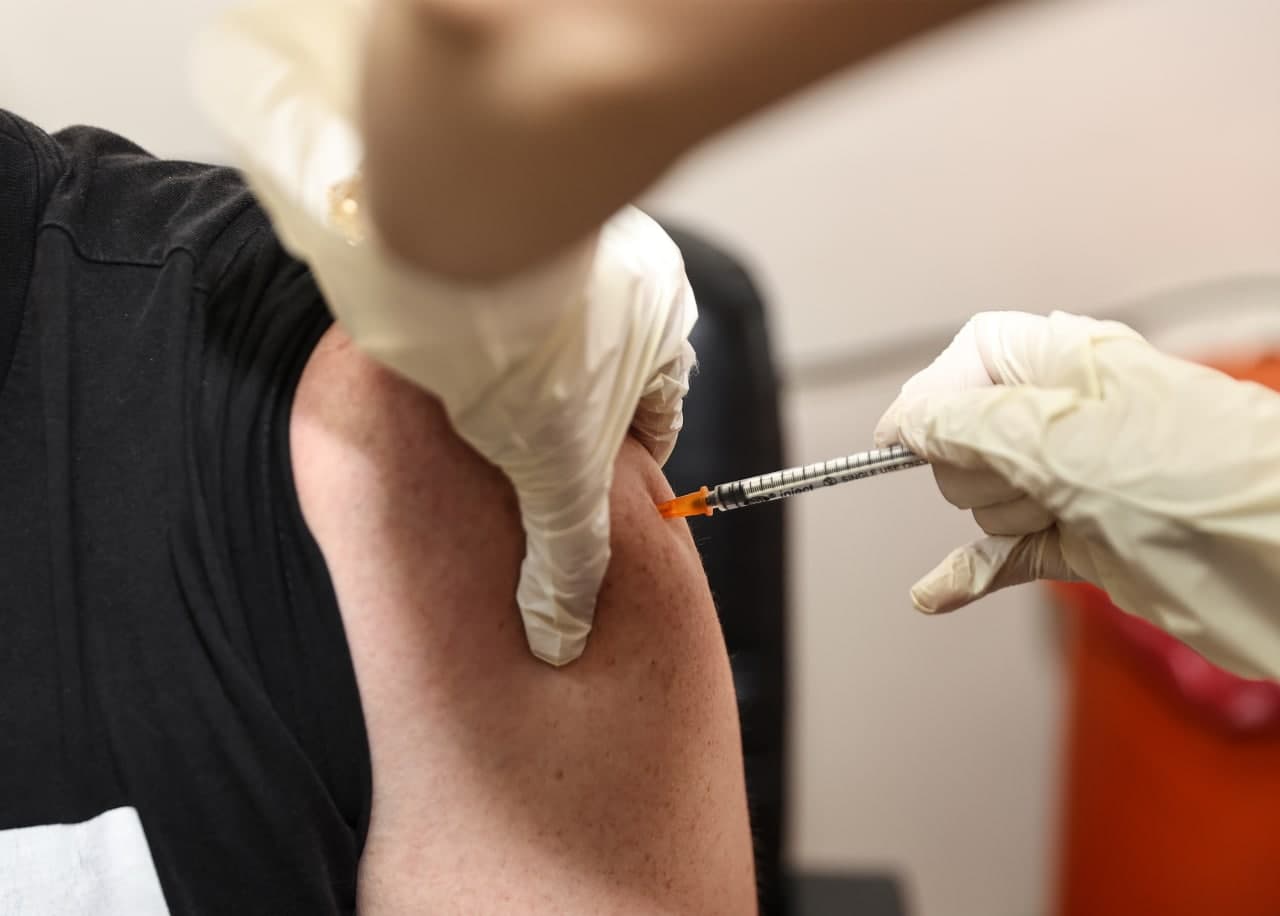 SON DAKİKA! Sağlık Bakanı Koca duyurdu: 18 yaş üstü nüfusun yüzde 50'si aşılandı!