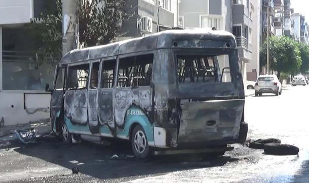 İzmir'de yolcu minibüsleri kafa kafaya çarpıştı: 6 yaralı!