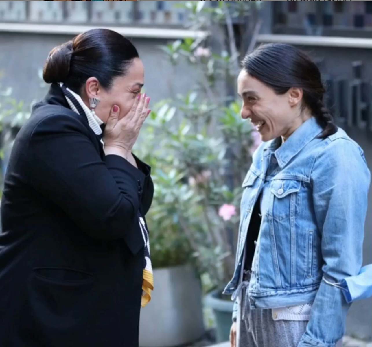 Merve Dizdar ve Binnur Kaya'dan iç ısıtan kareler!