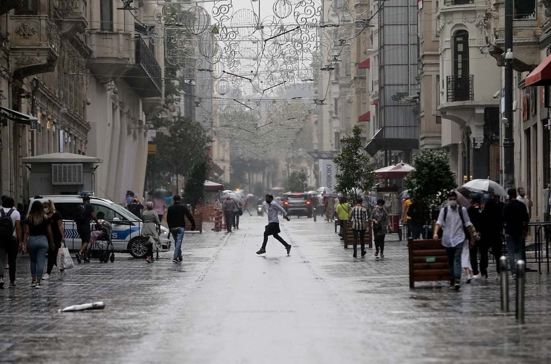 Meteorolojiden uyarı üstüne uyarı! Haftayı yağışlı kapatacağız! Çok şiddetli geliyor! Aman şemsiyesiz çıkmayın!
