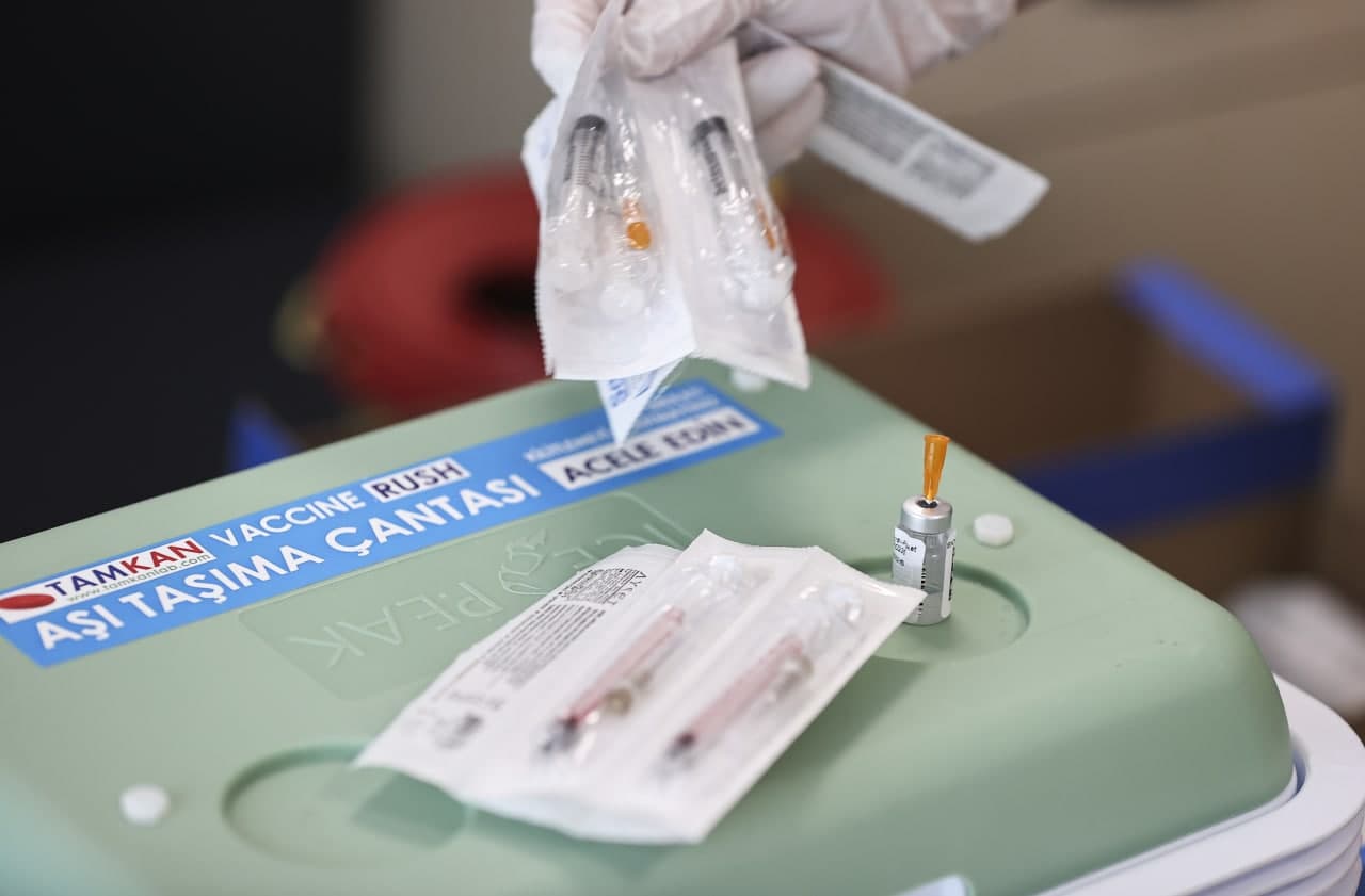 "Artık elimizde kanıt var" diyerek duyurdu! BioNTech aşısı kısırlığa neden olur mu? İşte Kovid aşılarının sperm sayısına etkisi!