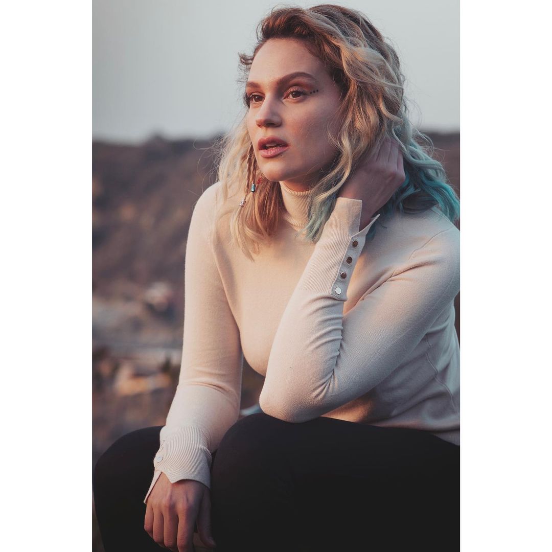 Farah Zeynep Abdullah saçlarıyla ilgili çıkan haberleri tiye aldı: Beni bu utançtan temizleyin