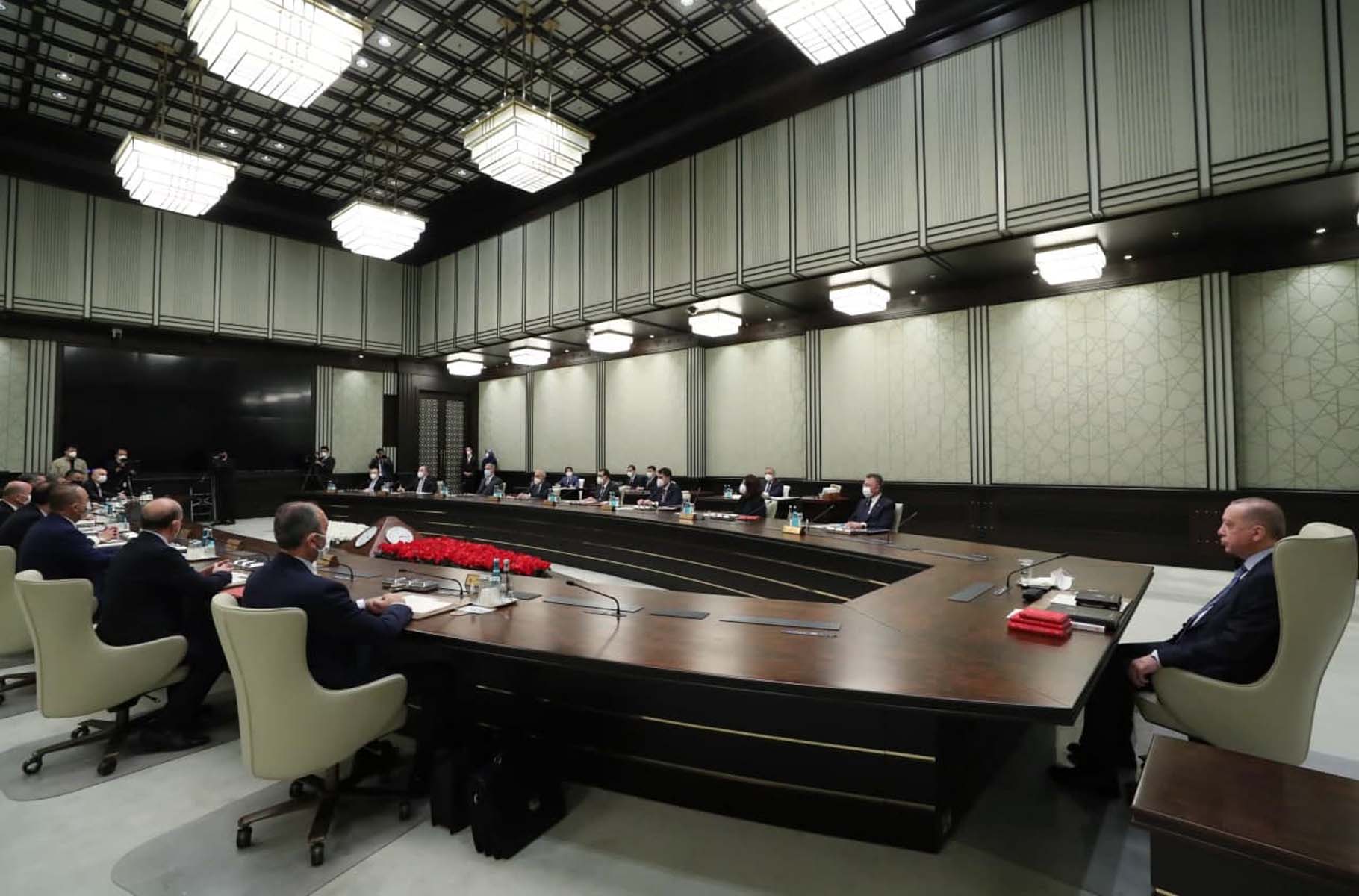 Kabine normalleşme süreci için toplanıyor! Pazar günü yasağı kalkacak mı? Açık alanlarda maske takma... 