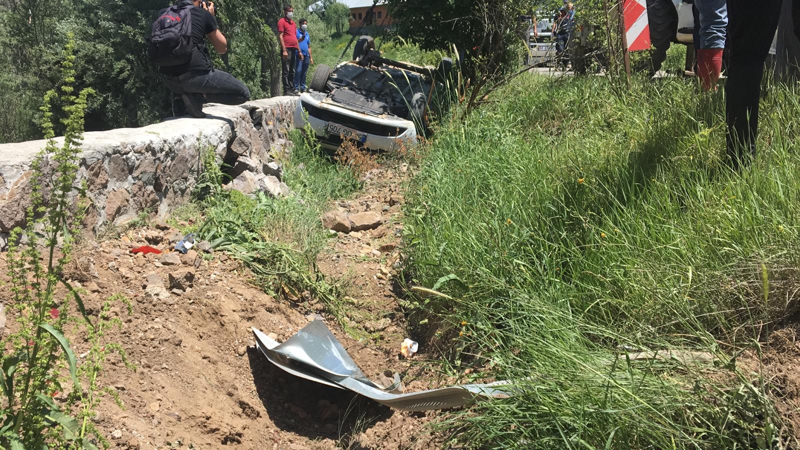 Dede ve torunun kahreden ölümü! 70 yaşındaki sürücü istinat duvarına çarptı: 2 ölü, 2 yaralı