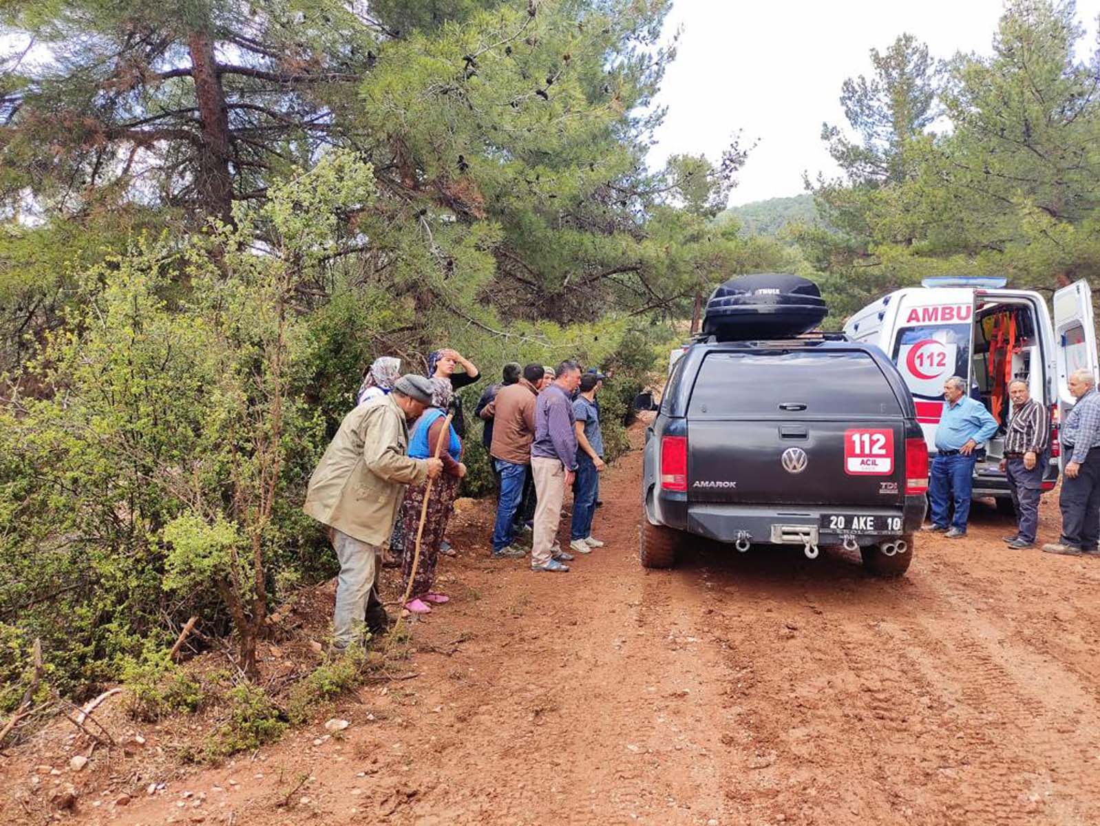 Denizli'de tarlada çalışan işçilerin üzerine yıldırım düştü: 2'si ağır 6 yaralı