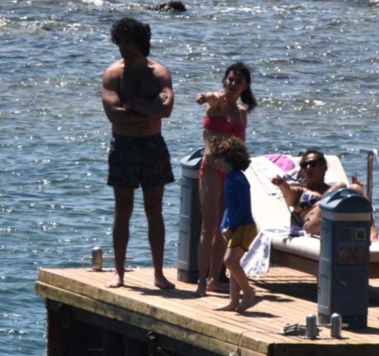 Hande Ataizi'nin fiziği gençlere taş çıkardı!