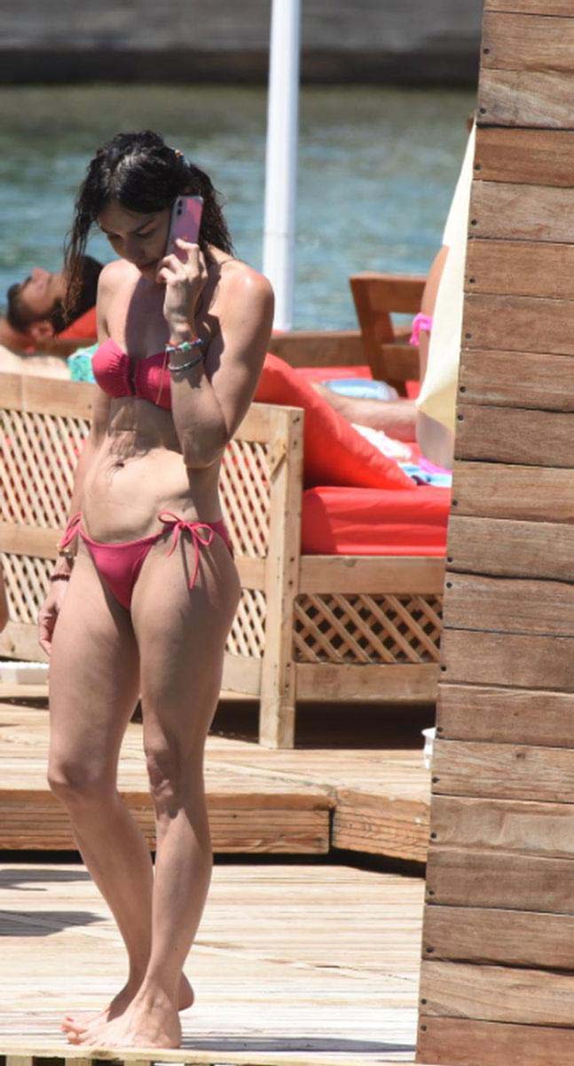 Hande Ataizi'nin fiziği gençlere taş çıkardı!