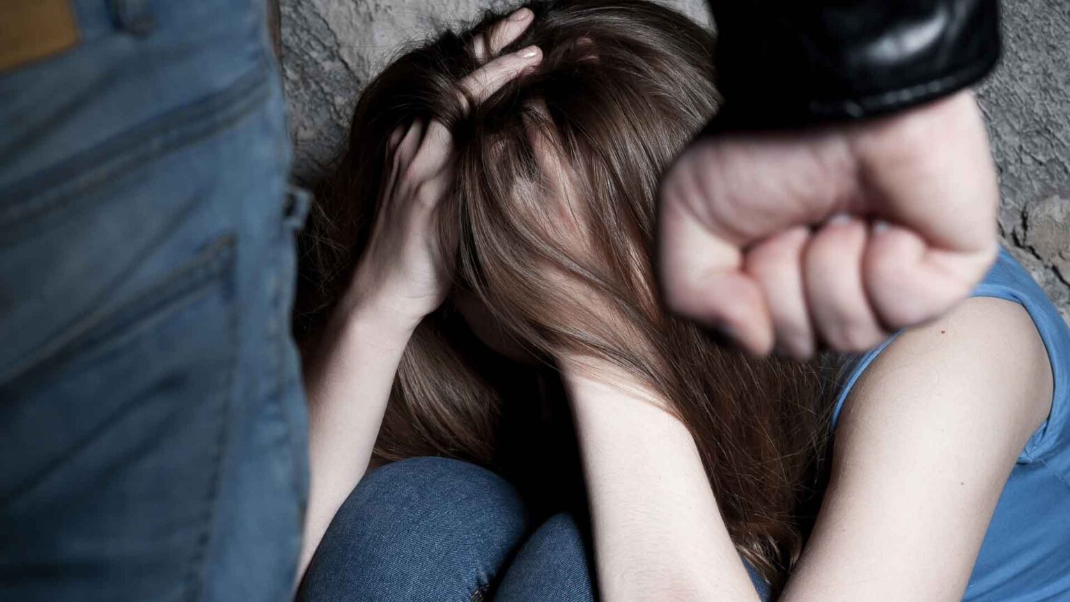 Artık yeter! Eli silahlı bir adam ve karşısında savunmasız bir kadın! Eski eşine kurşun yağdırdı