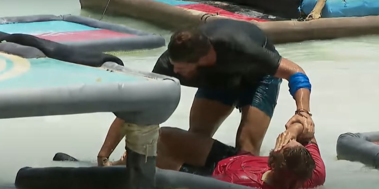 Survivor Berkay sakatlandı mı? | Berkay Yuvakuran sağlık durumu nasıl? | Survivor Berkay diskalifiye mi oldu?