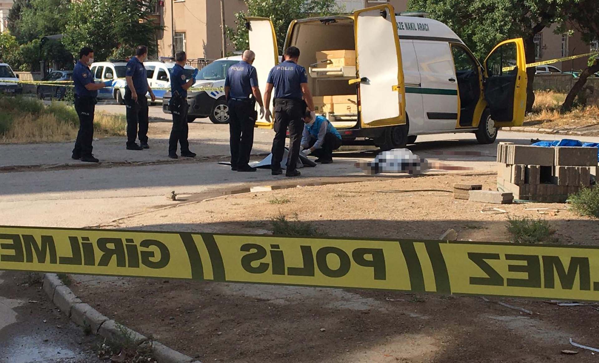 Her detayı korkunç: Dini nikahlı eşini sokak ortasında öldürdü, aynı tabanca ile intihar etti