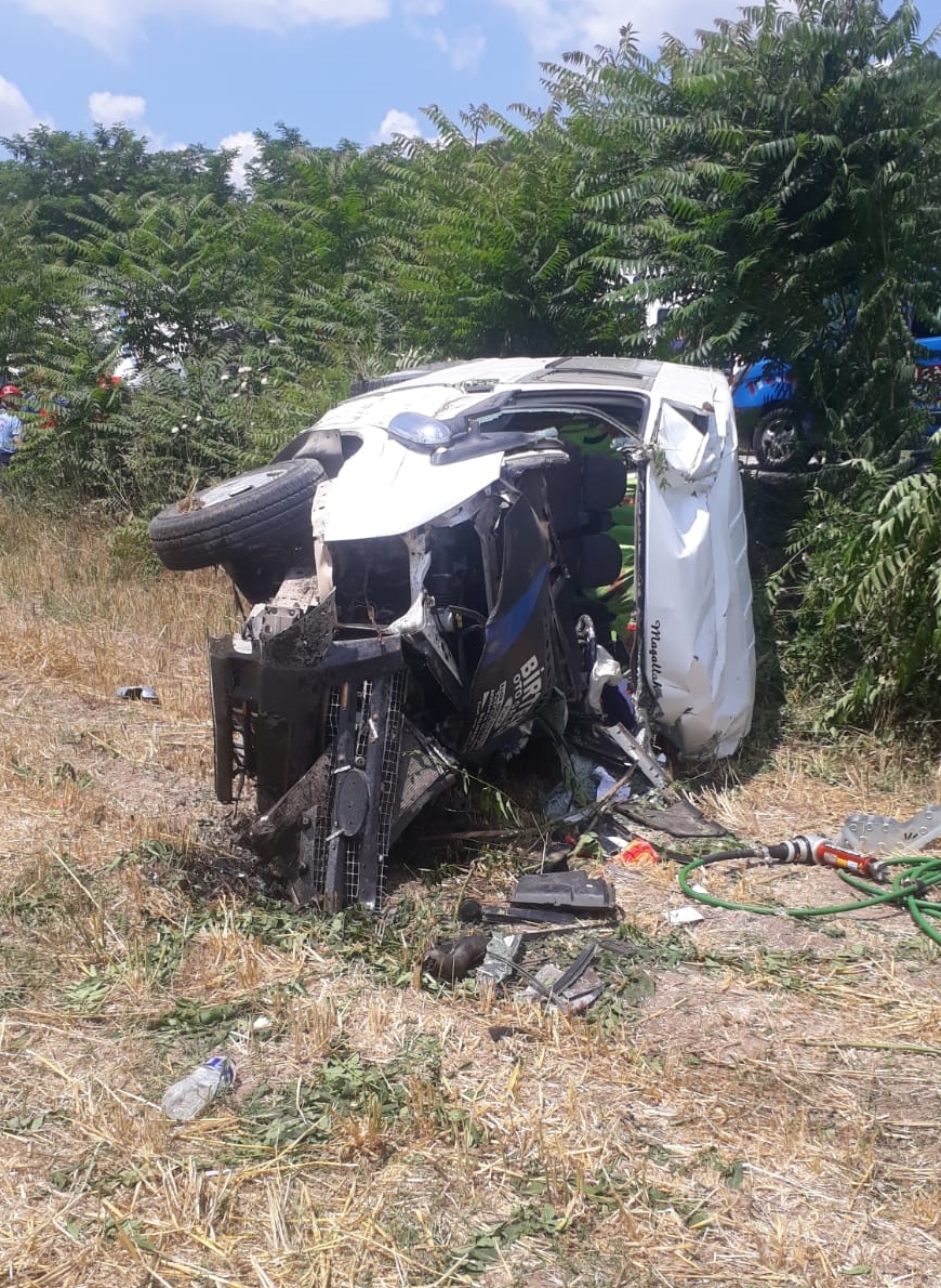 Araçlar hurda oldu, yol savaş alanına döndü! Zincirleme trafik kazası: 3 kişi öldü, 3 kişi yaralandı