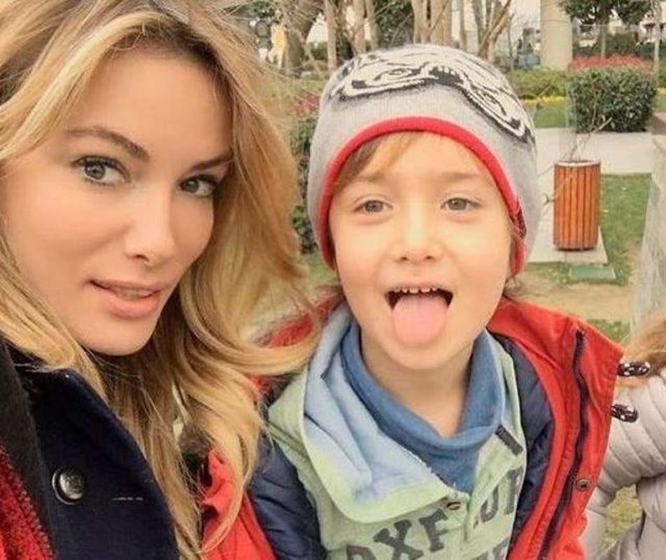 Arka Sokaklar dizisinde tanışmışlardı! Gamze Özçelik ve Uğur Pektaş'ın oğlu gündem oldu