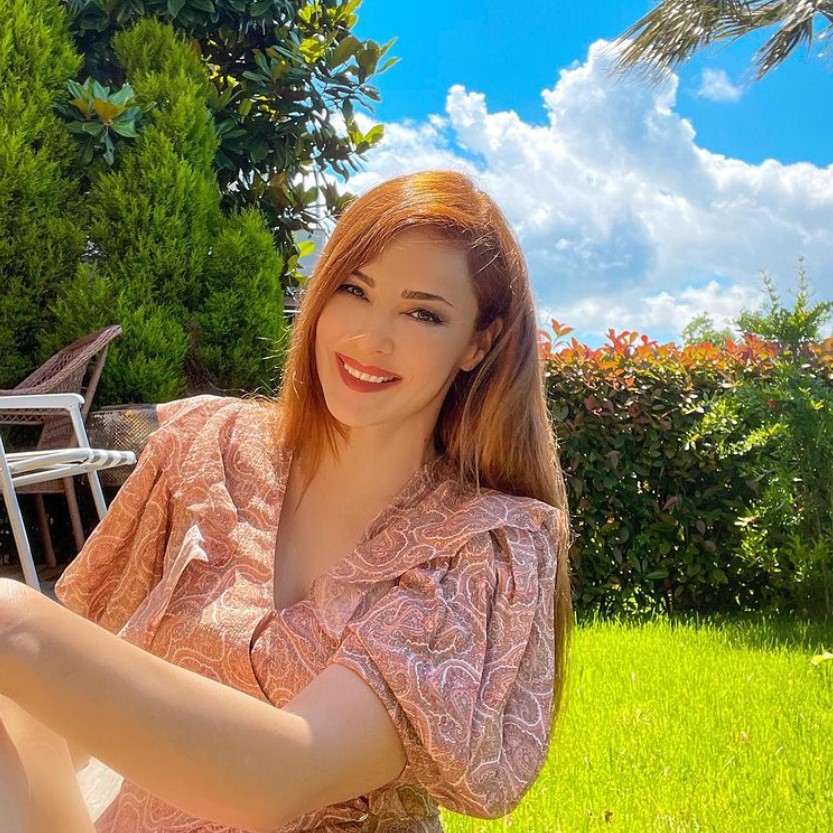 Kim der ki 42 yaşında! İnsan gözlerini alamıyor! Mine Tugayın jakuzi pozu nefesleri kesti