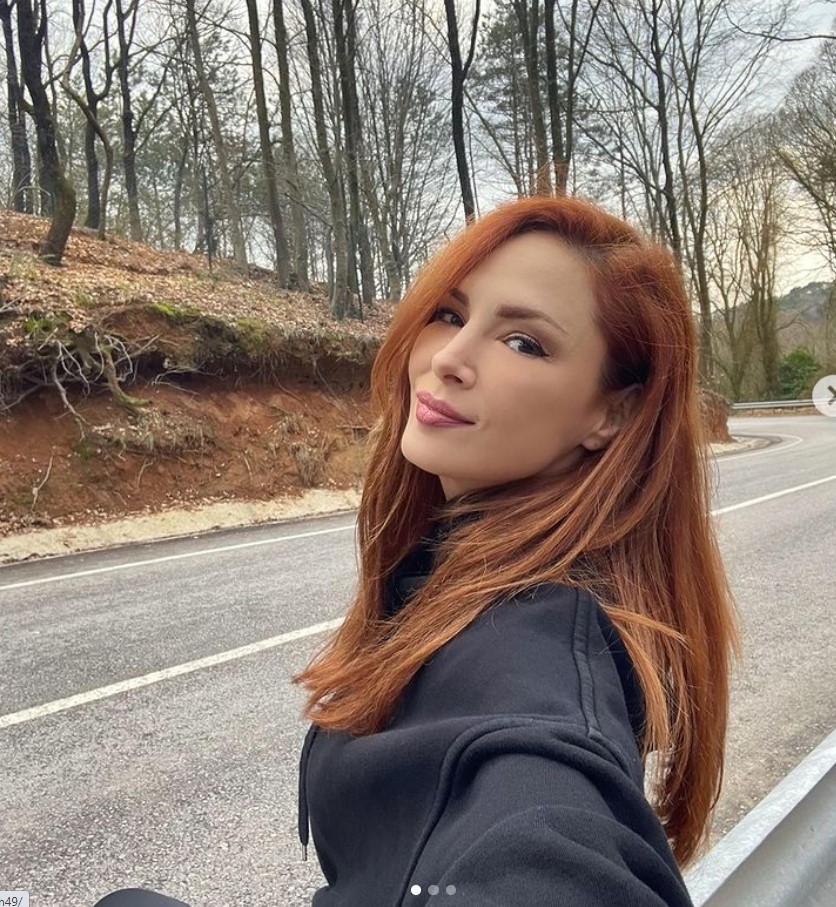 Kim der ki 42 yaşında! İnsan gözlerini alamıyor! Mine Tugayın jakuzi pozu nefesleri kesti