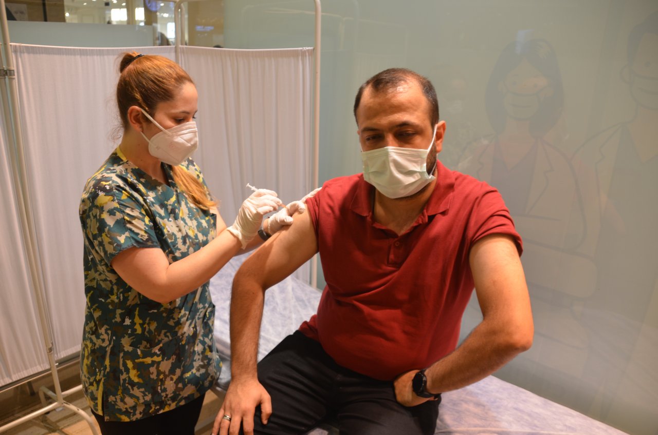 Hem alışveriş, hem aşılama! AVM'de aşılama noktası oluşturuldu