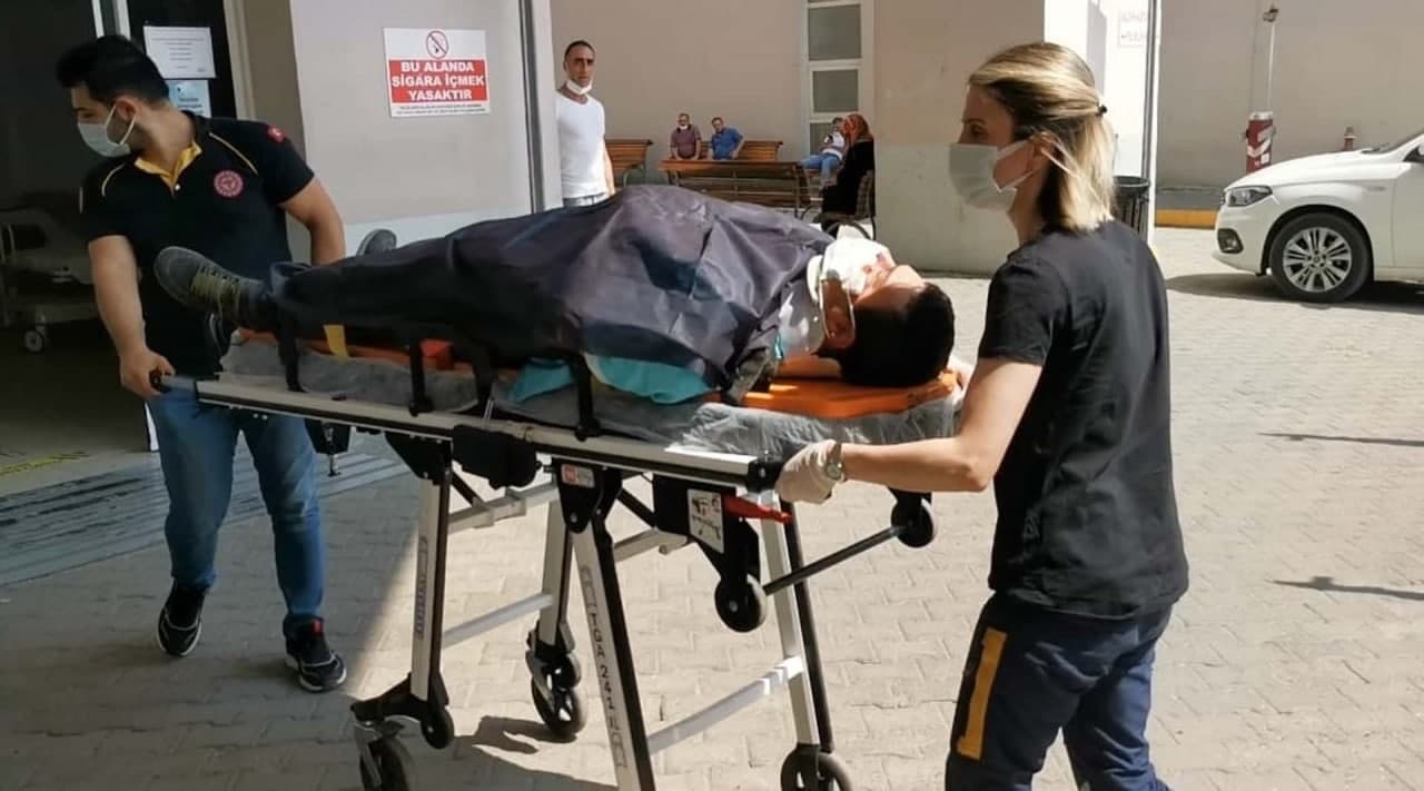 İYİ Partili Lütfi Türkkan'ın şirketinin kaçak yapıları yıkıldı: Görüntüleri alan İHA muhabiri Mustafa Uslu darbedildi!