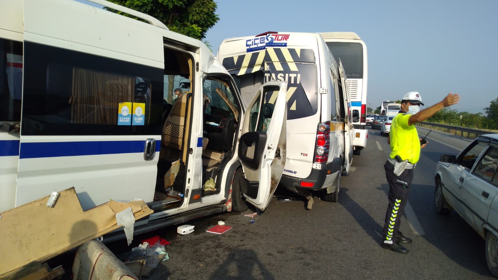 SON DAKİKA! Manisa'da zincirleme kaza! 5 araç birbirine girdi: 17 yaralı!