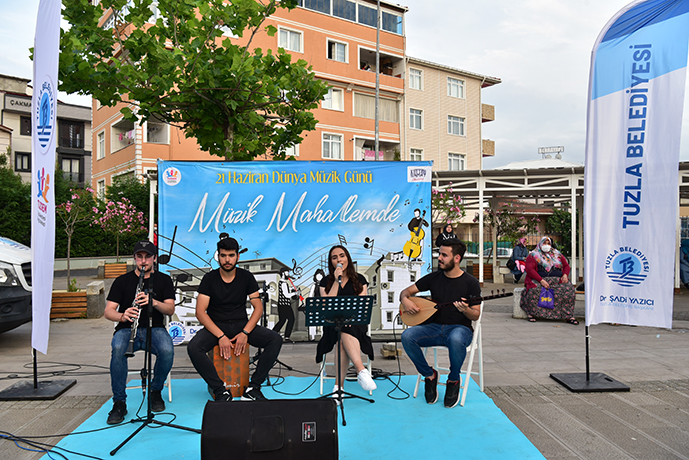 Sokaklarda hasret kaldığımız görüntüler! Tuzlalı gençlerden müzik ziyafeti