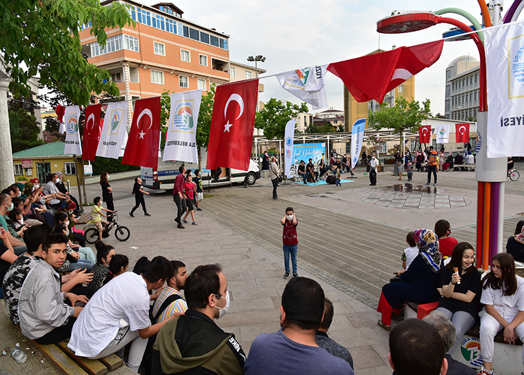 Sokaklarda hasret kaldığımız görüntüler! Tuzlalı gençlerden müzik ziyafeti