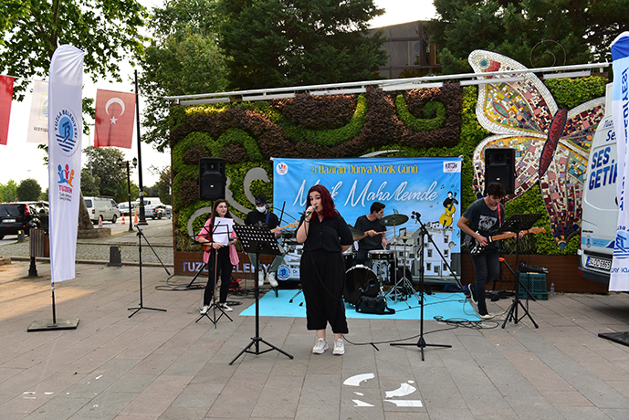 Sokaklarda hasret kaldığımız görüntüler! Tuzlalı gençlerden müzik ziyafeti