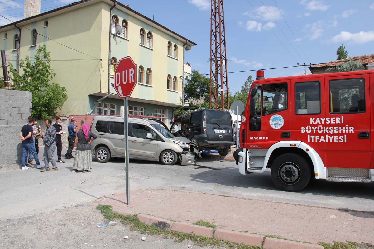 Henüz 3 günlük evliydiler! Kader acı yüzünü gösterdi | Çiçeği burnunda evli çifti trafik kazası ayırdı
