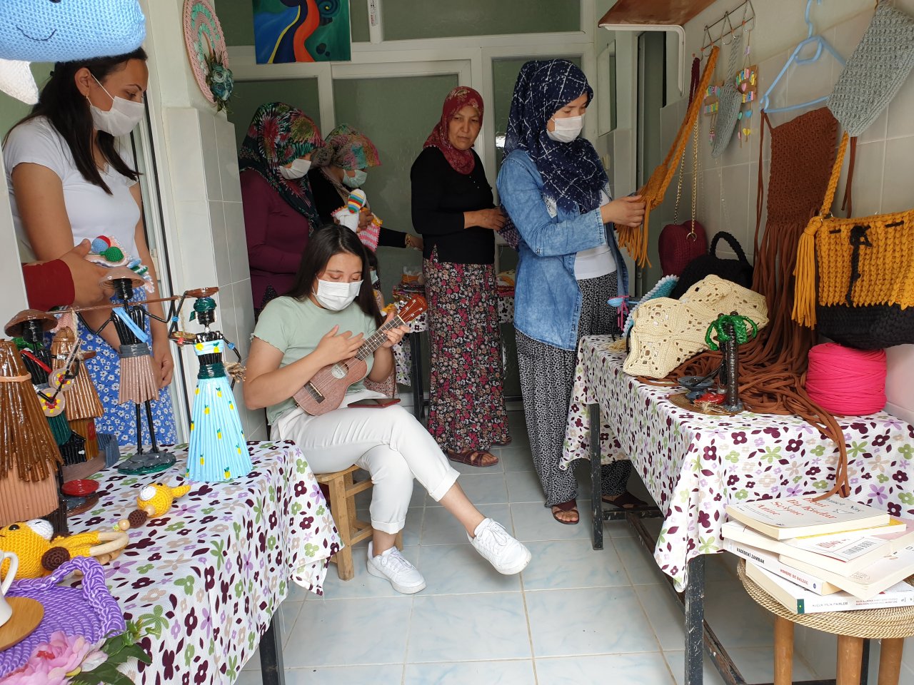 Kadınlardan geri dönüşüme mükemmel katkı! Evsel atıklar kadınların ellerinde yeniden hayat buluyor