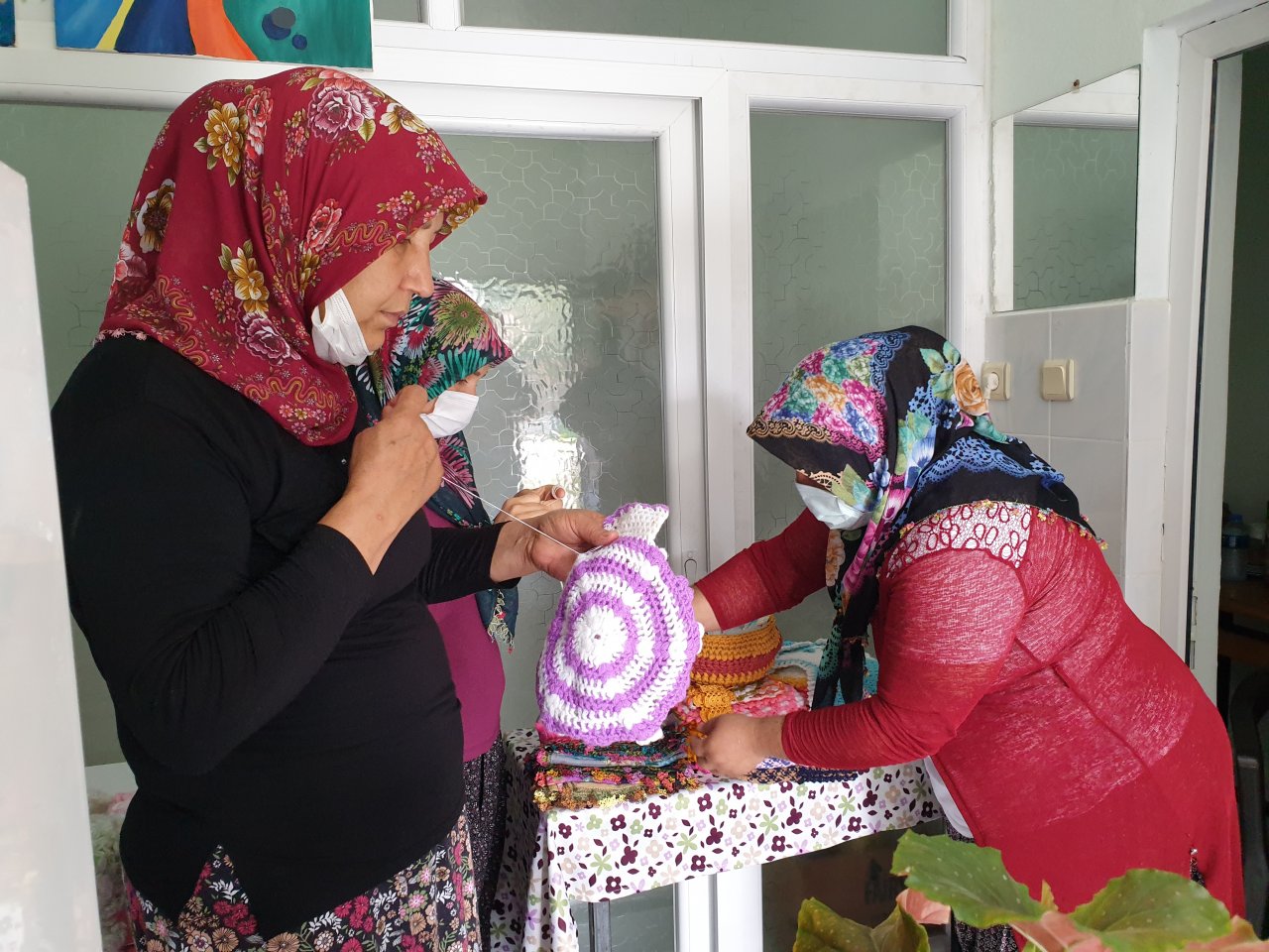 Kadınlardan geri dönüşüme mükemmel katkı! Evsel atıklar kadınların ellerinde yeniden hayat buluyor