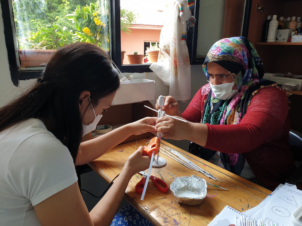 Kadınlardan geri dönüşüme mükemmel katkı! Evsel atıklar kadınların ellerinde yeniden hayat buluyor