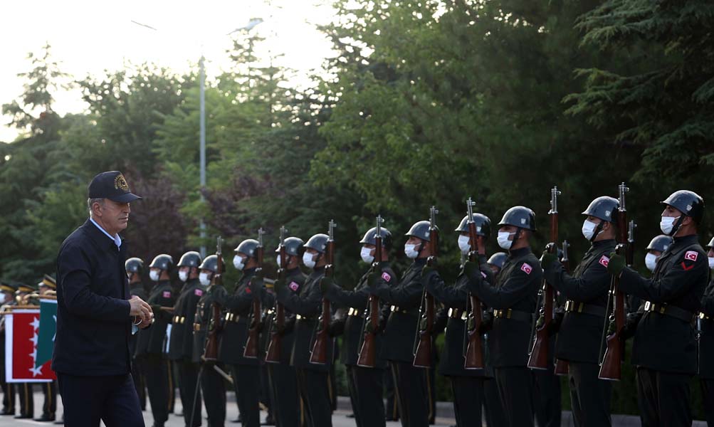 SON DAKİKA! Bakan Akar'dan PKK/YPG açıklaması: Müttefik desteği kabul edilemez!