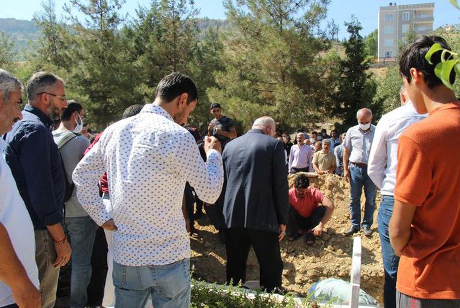 Su vermeye çalışırken, canını verdi! Yardım etmek isteyen genç, hayatından oldu