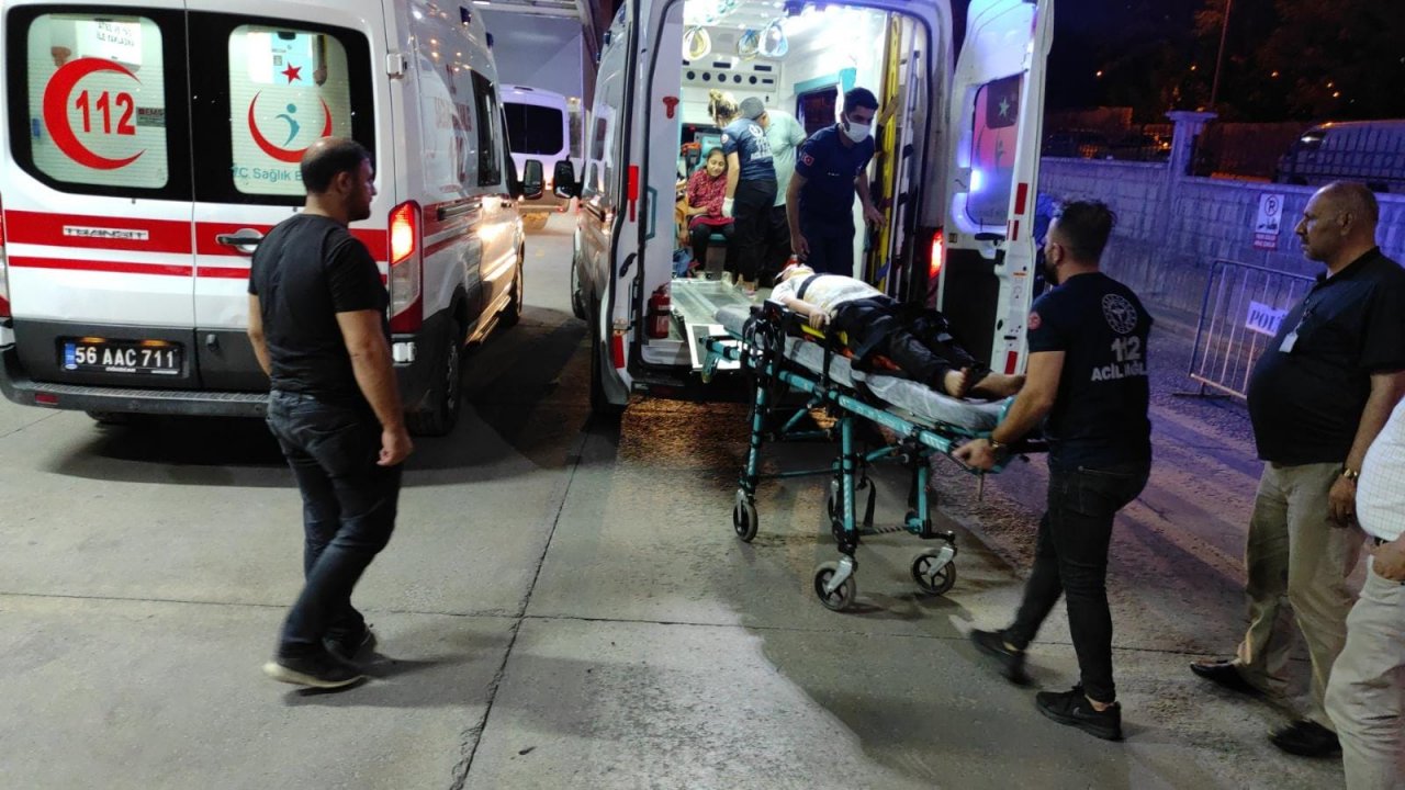 Siirt'te korkutan trafik kazası! Otomobiller çarpıştı, facianın eşiğinden dönüldü: 8 yaralı