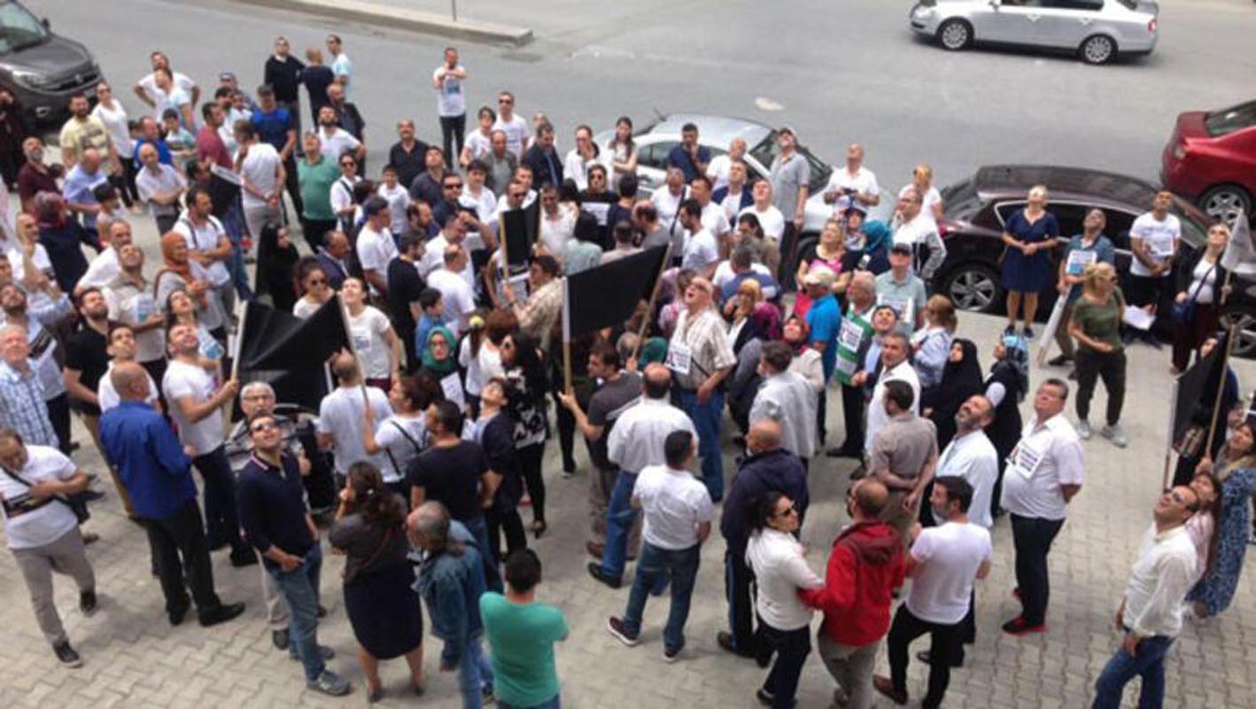 Ankara'daki hamam sahipleri seslerini duyurmak için peştemalleri ile sokağa döküldü