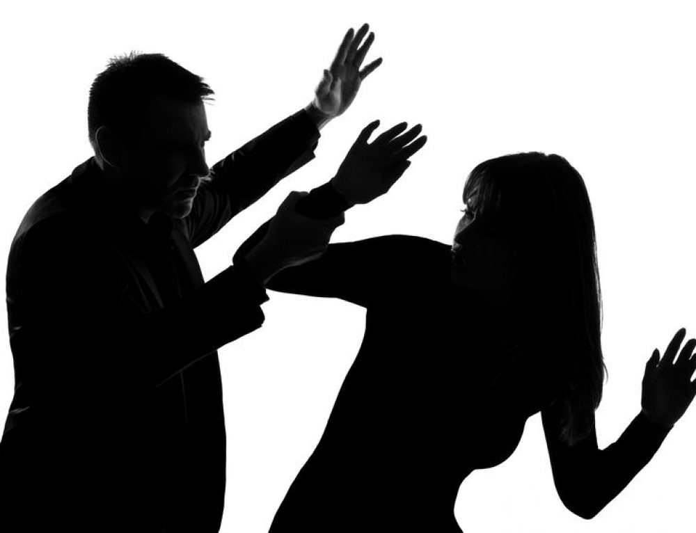 Boşanma aşamasındaki eşine dehşeti yaşattı: Zorla evine girdi, hap içirdi, bıçakla yaraladı