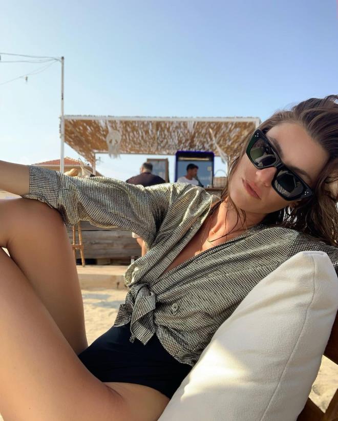 Hayran kalmamak elde değil! Arkak Sokakların Zelişi Yüsra Geyikten nefes kesen pozlar| Siyah mayosuyla yıktı geçti