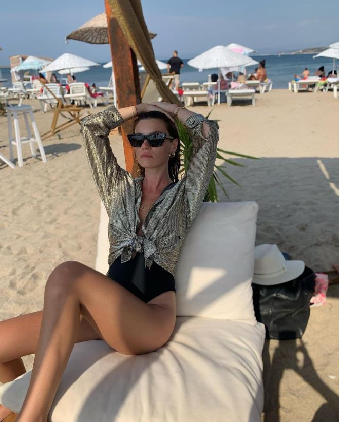 Hayran kalmamak elde değil! Arkak Sokakların Zelişi Yüsra Geyikten nefes kesen pozlar| Siyah mayosuyla yıktı geçti