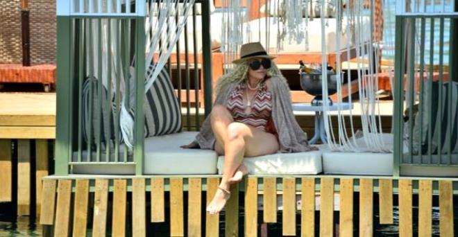 Büyük risk almış! Yeliz Yeşilmenden şoke eden imaj değişikliği! Görenler tanıyamadı