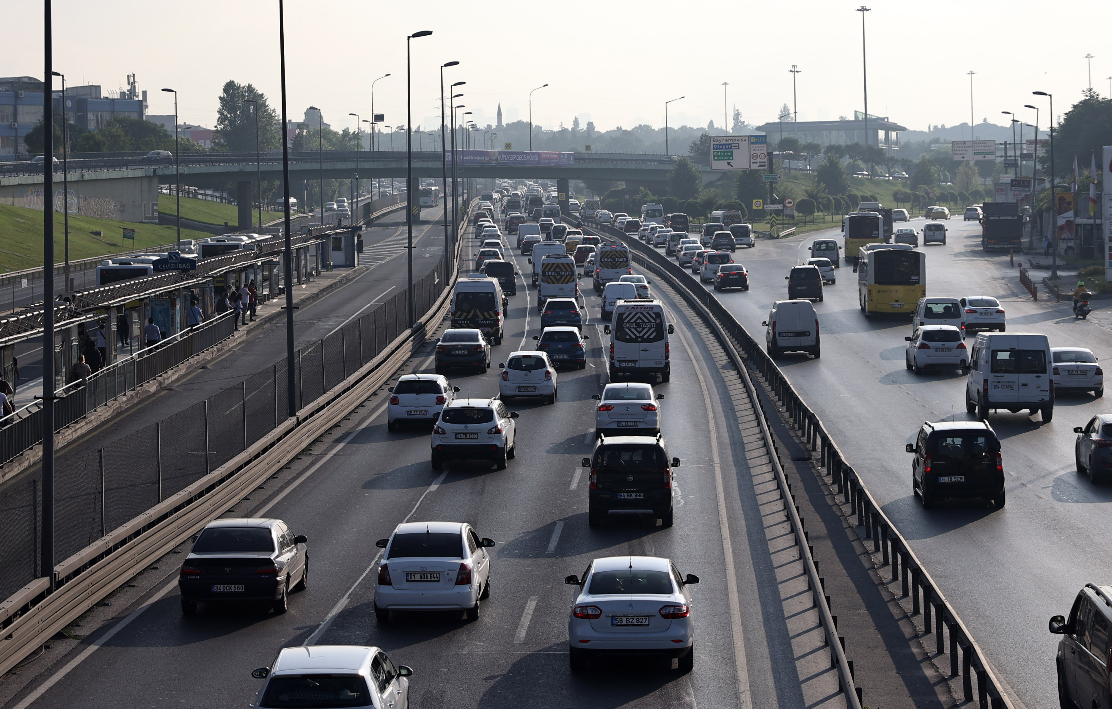 Yasaklar ardından, haftanın ilk iş günü trafik yine kilit! 