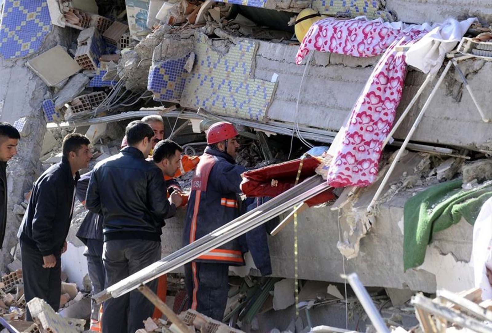Van depreminde ölen 10 can için sanıklara verilen hapis cezası para cezasına çevrildi!