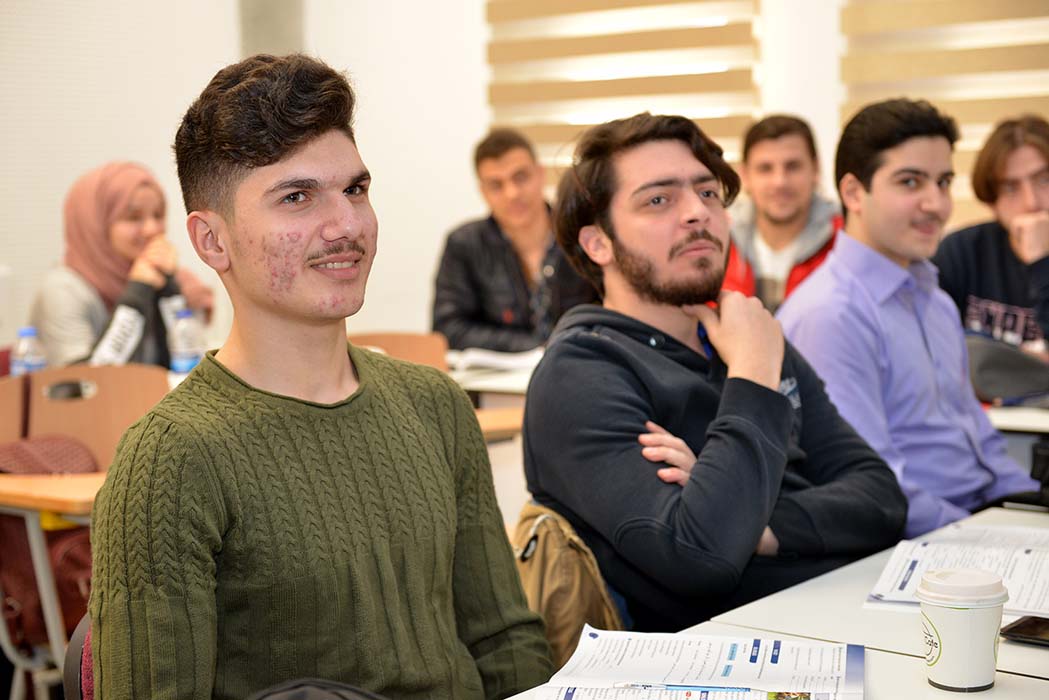 MEB'den Suriyeliler için yeni adım: Artık Türkçesi olmayanlar da kayıt yaptırabilecek!