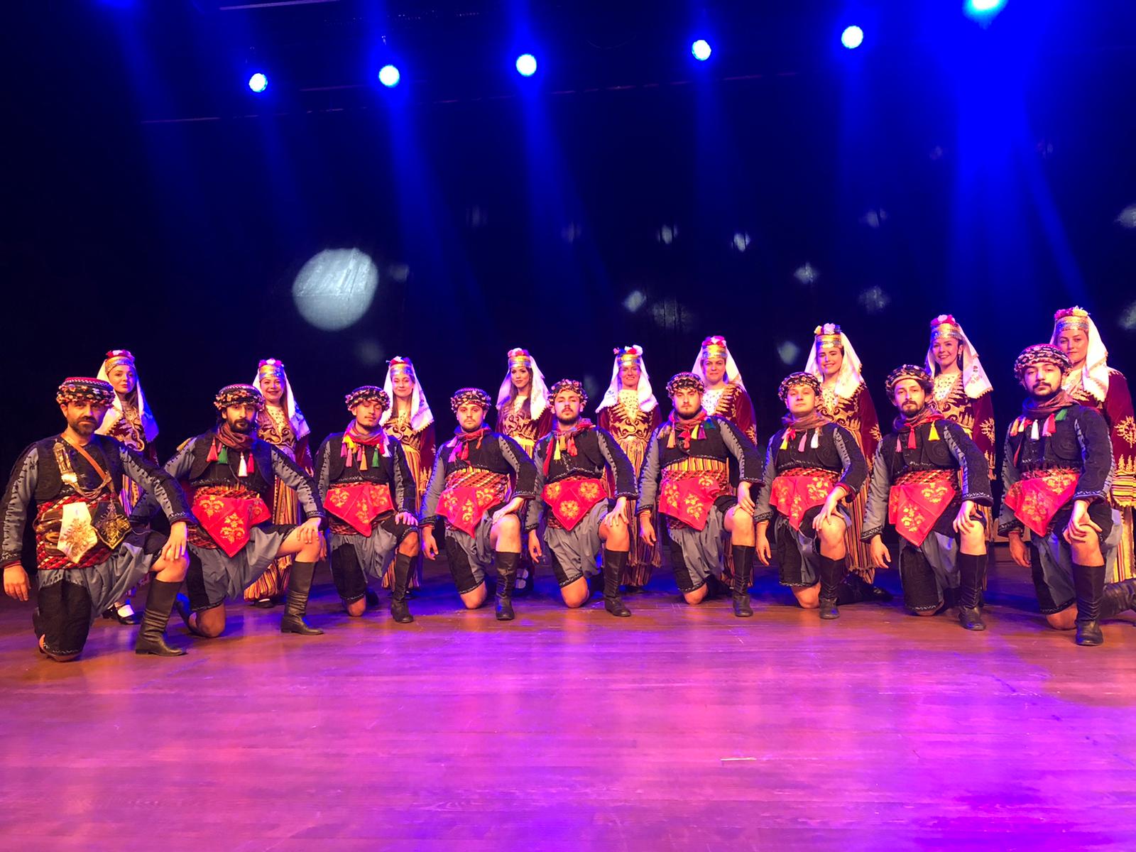 Kursiyerler sahnede sanat rüzgarları estirdi