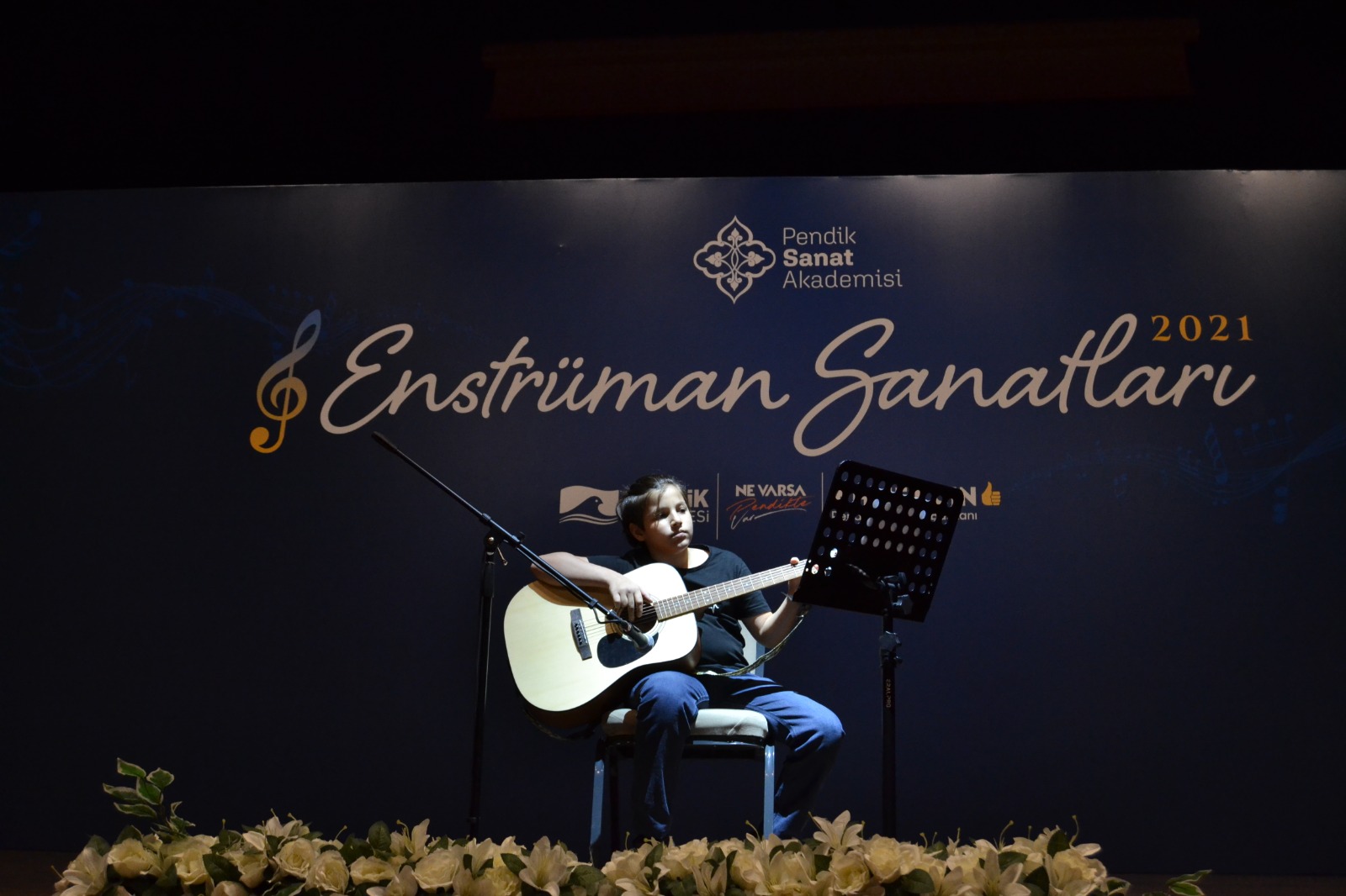 Kursiyerler sahnede sanat rüzgarları estirdi