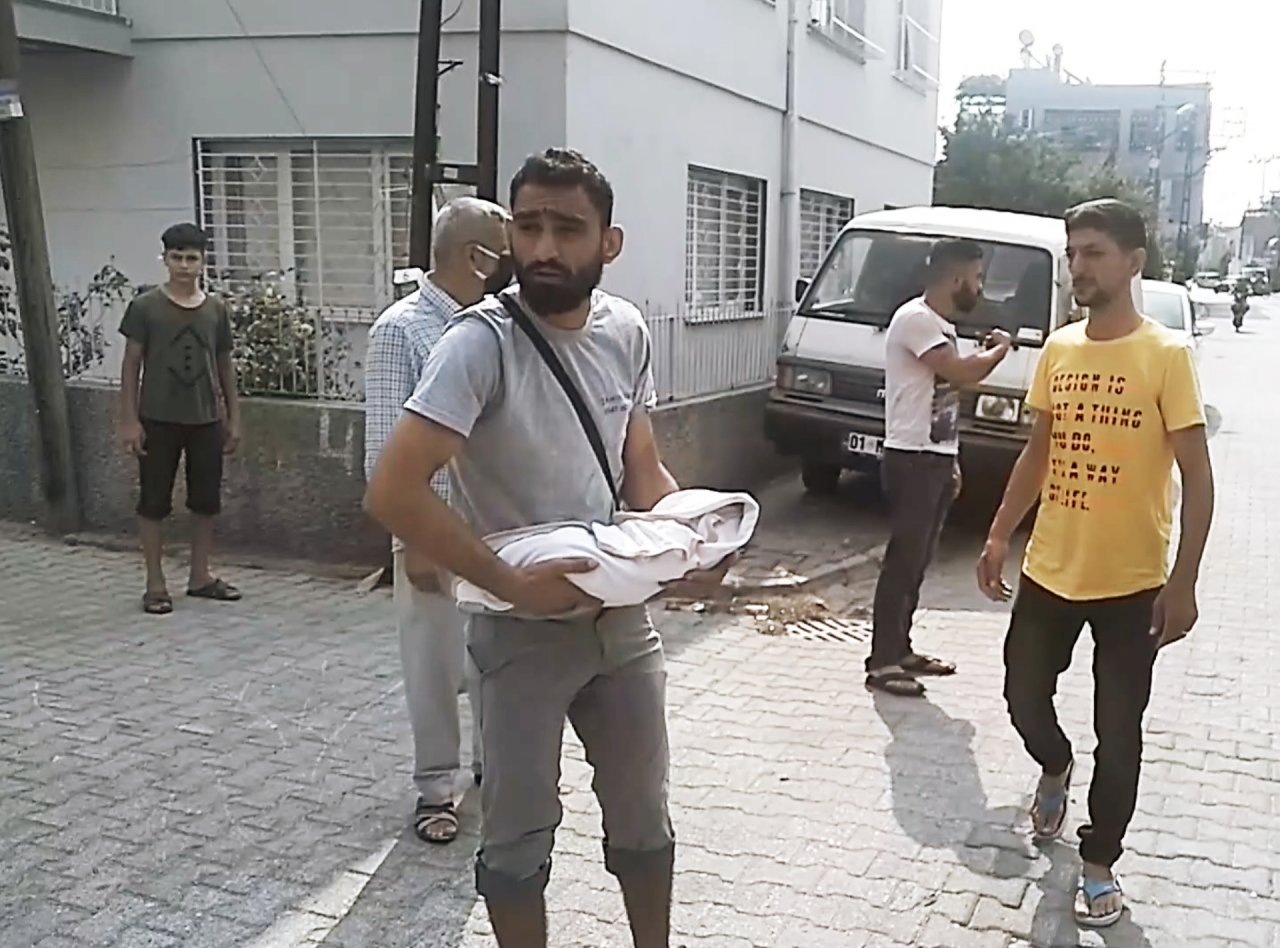 Bu acıya yürek dayanmaz! Henüz bir ay önce dünyaya gözlerini açmıştı! Minicik bebek yataktan düşerek can verdi