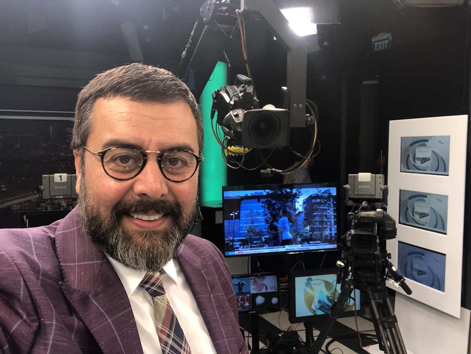 Taylan Antalyalı nın powered by pride tişörtü VAR Odasını karıştırdı! Emre Bol ve Turgay Demir den olay sözler 