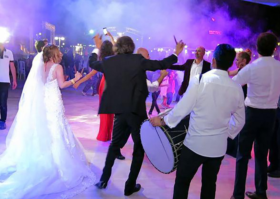 Sınırlama kaldırıldı çalgılı, çengili, halaylı düğünlere dönüş başladı