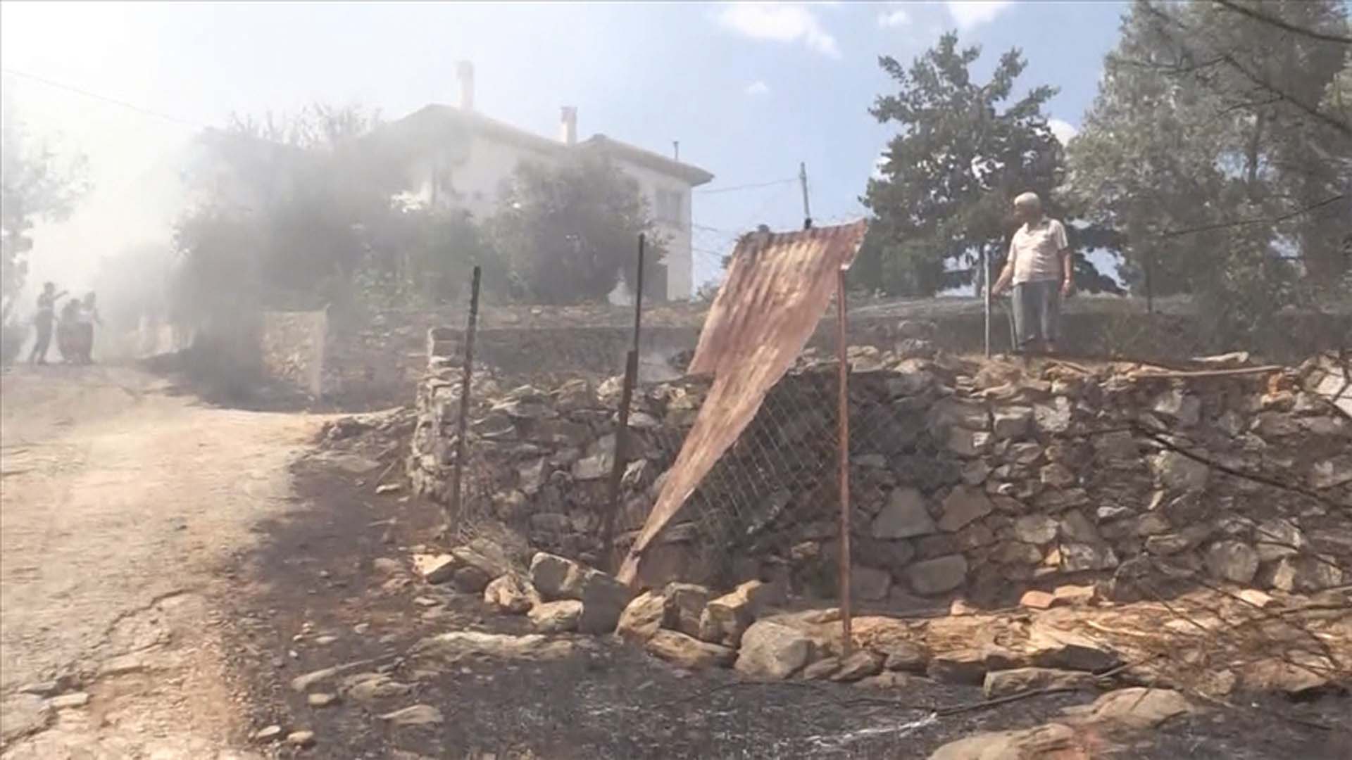 Muğla Ula'da orman yangını! Evler boşaltıldı, Muğla-Fethiye kara yolu ulaşıma kapatıldı